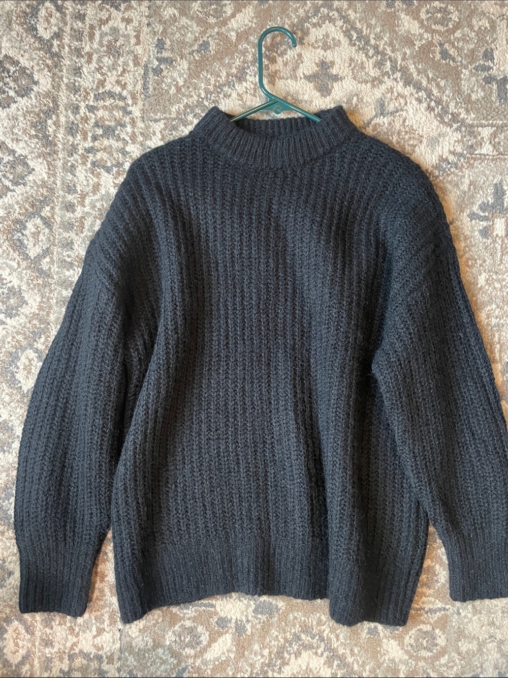 Cozy Black Women's Knit Sweater - Classic Crewneck